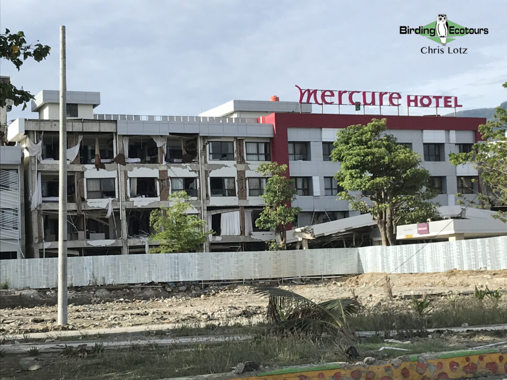 Image of Mercure Hotel, Palu, Indonesia after earthquake